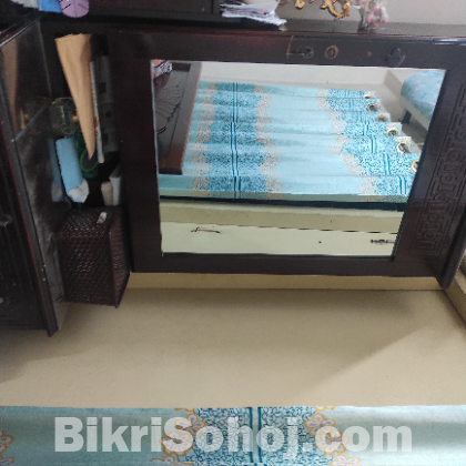 আলমারি,ড্রেসিং টেবিল